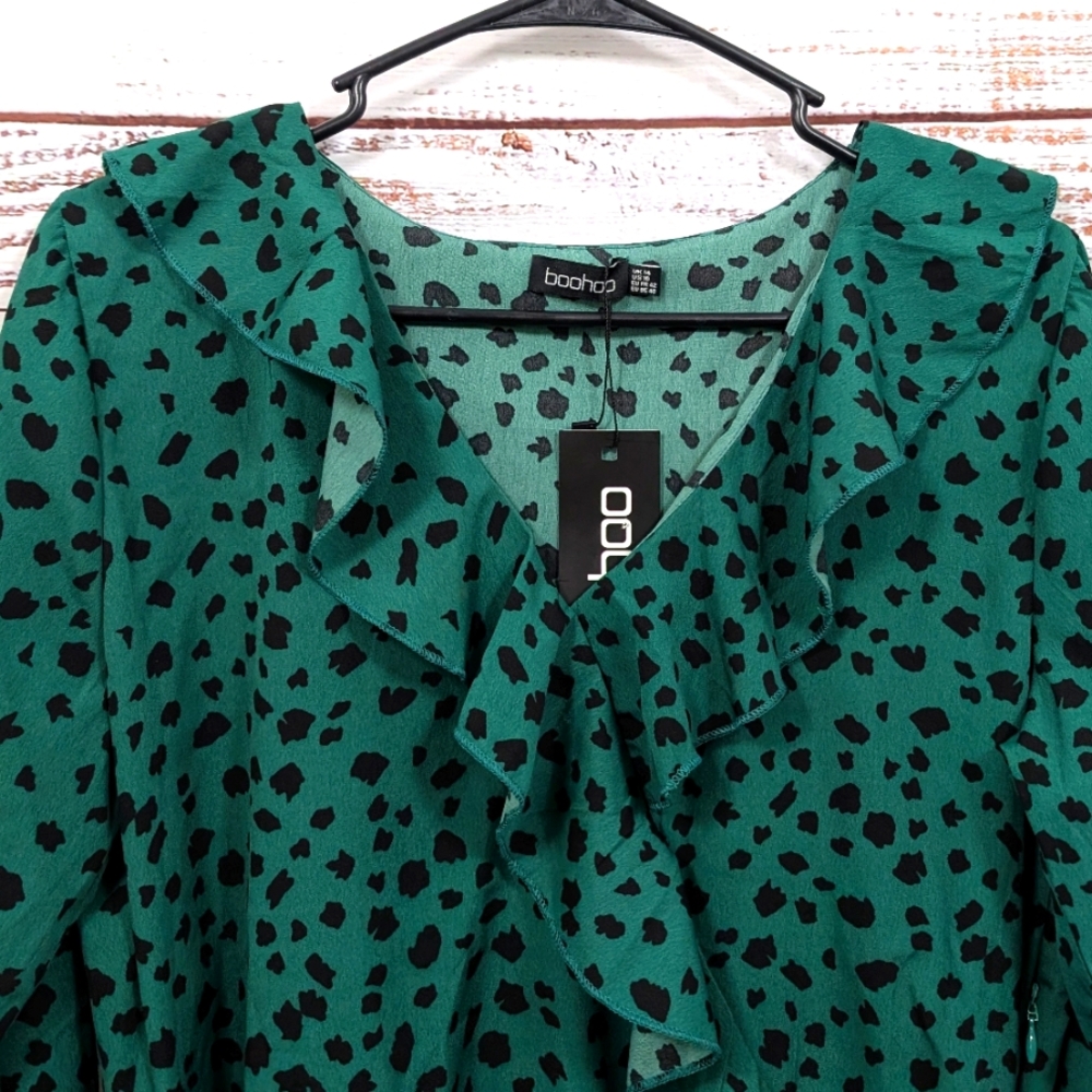 Boohoo Emerald Green Black Animal Print Long Sleeve Ruffle Dress Size 10 NWT